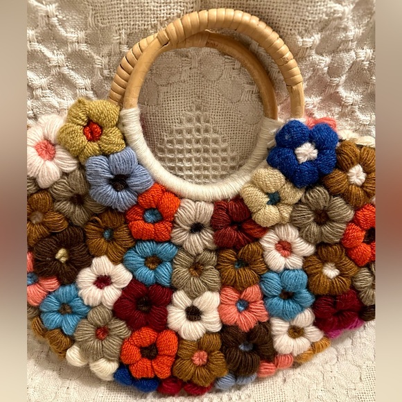 J.P. & MATTIE Multi Color Crotchet / Yarn Flower Purse New - Picture 4 of 13